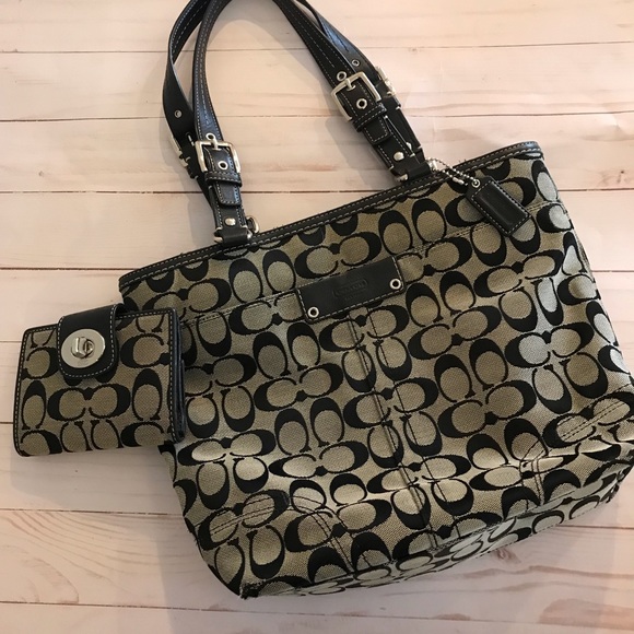 Coach Wallet - Picture 2 of 6